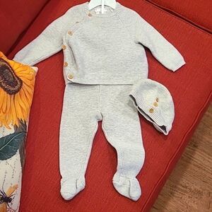 Max studio baby set top and pants 0-3